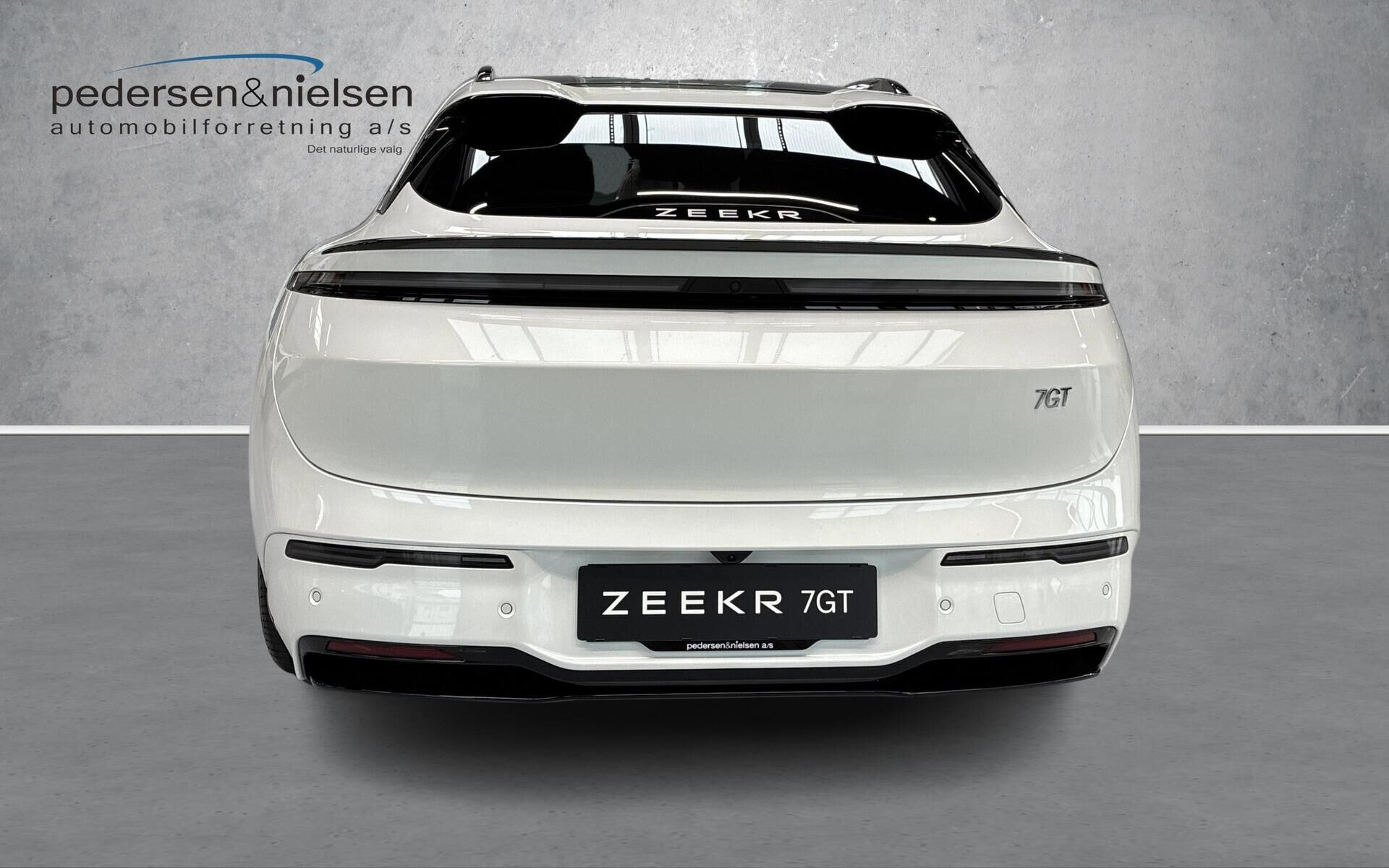 Hvid Zeekr 7GT fra 2026 set udefra