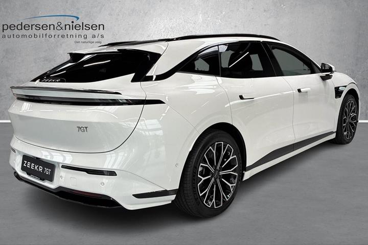 Hvid Zeekr 7GT fra 2026 set udefra