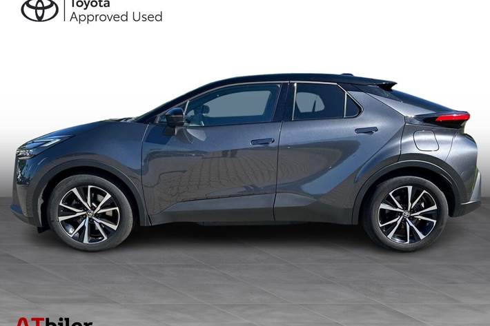 Grå Toyota C-HR fra 2024