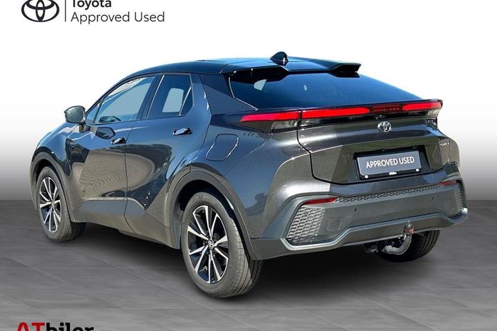 Grå Toyota C-HR fra 2024