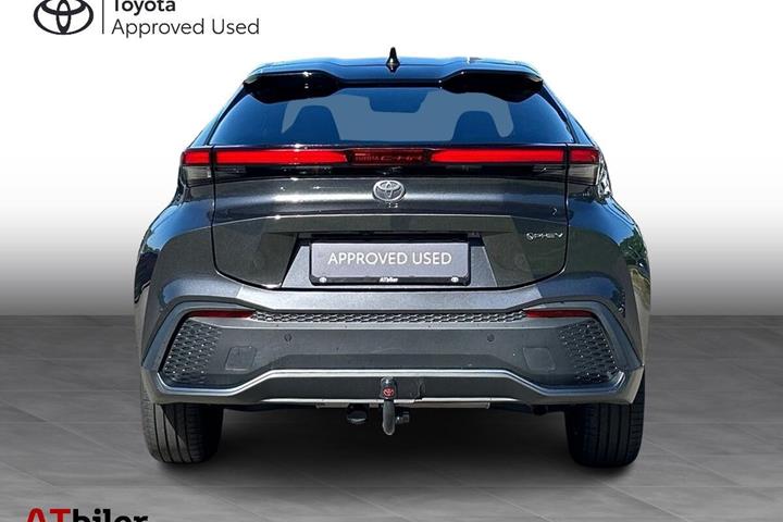 Grå Toyota C-HR fra 2024