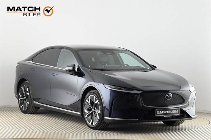 Blå Mazda 6e fra 2026 set udefra