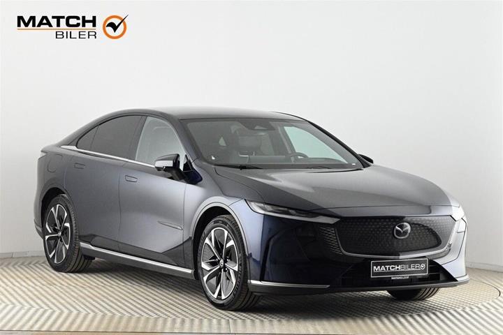 Blå Mazda 6e fra 2026 set udefra