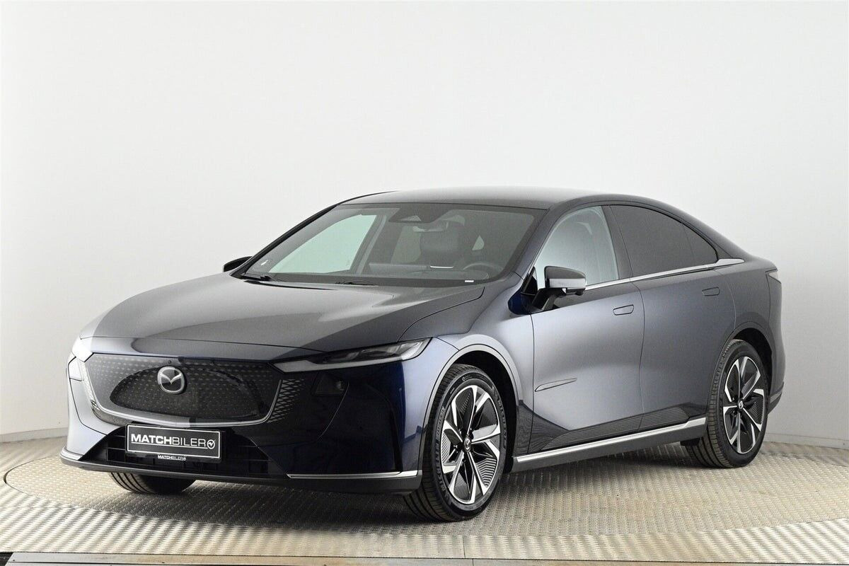 Blå Mazda 6e fra 2026
