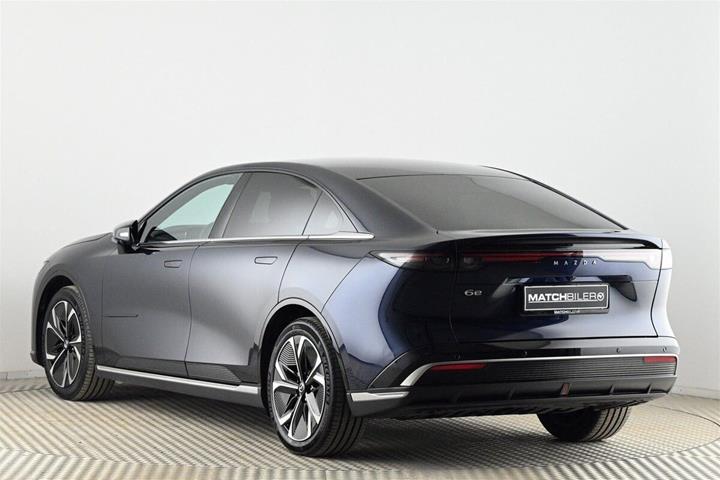 Blå Mazda 6e fra 2026