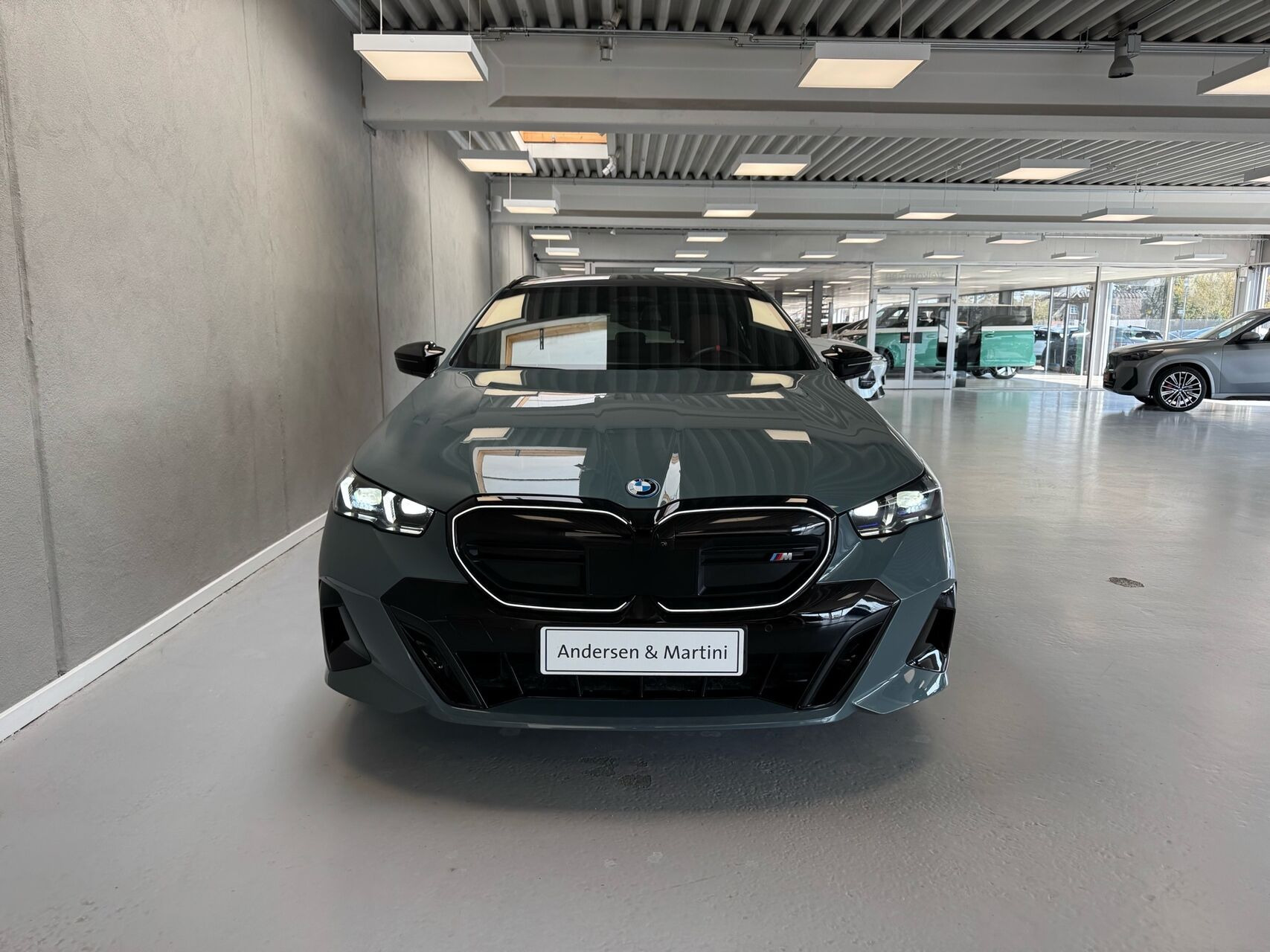 Grøn BMW i5 fra 2024