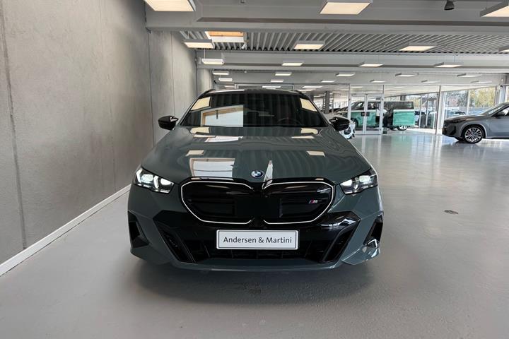 Grøn BMW i5 fra 2024