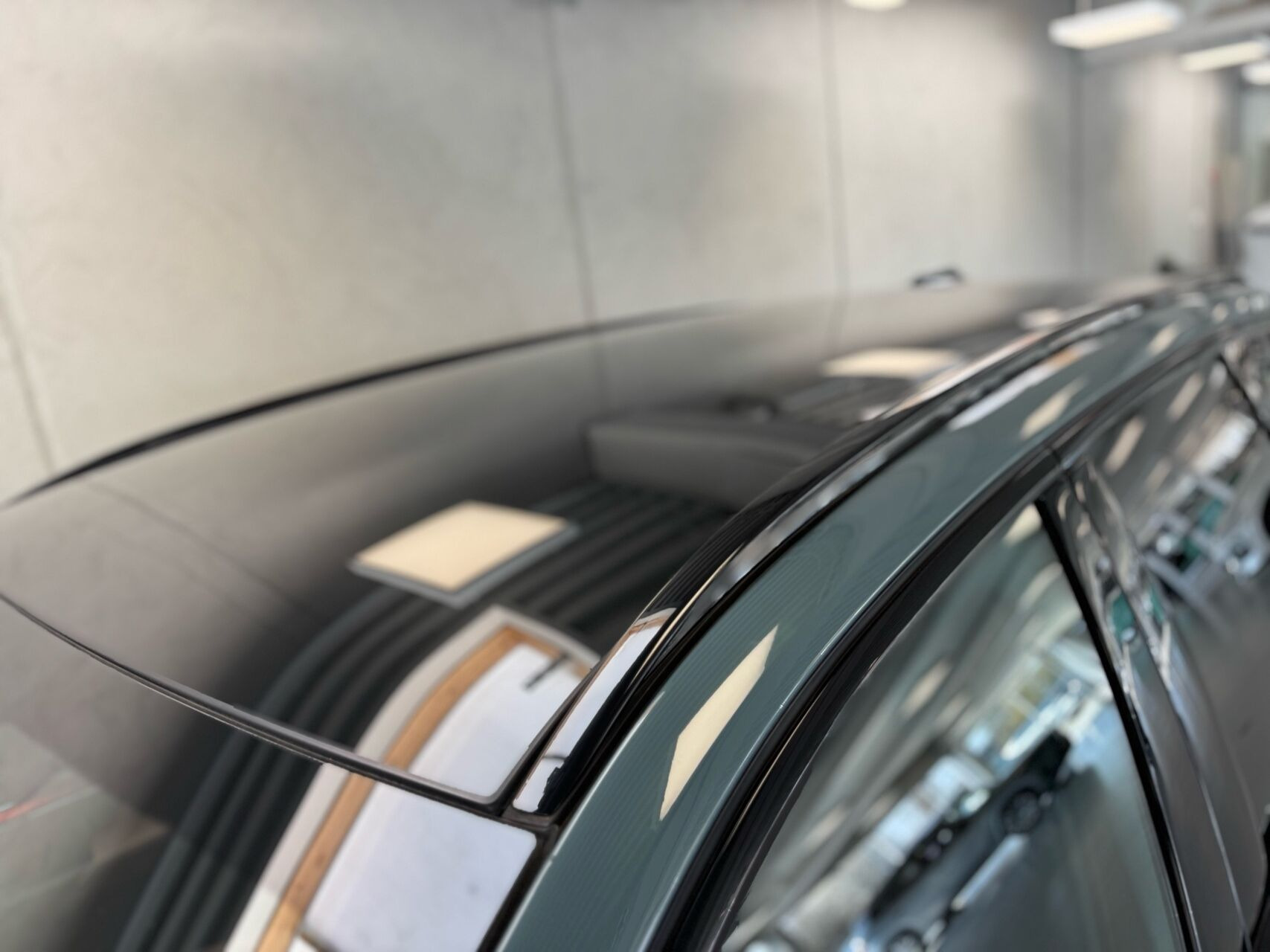 Grøn BMW i5 fra 2024