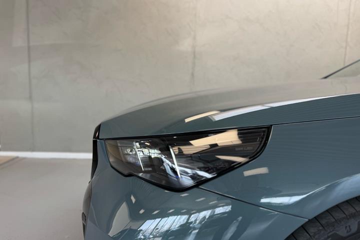 Grøn BMW i5 fra 2024