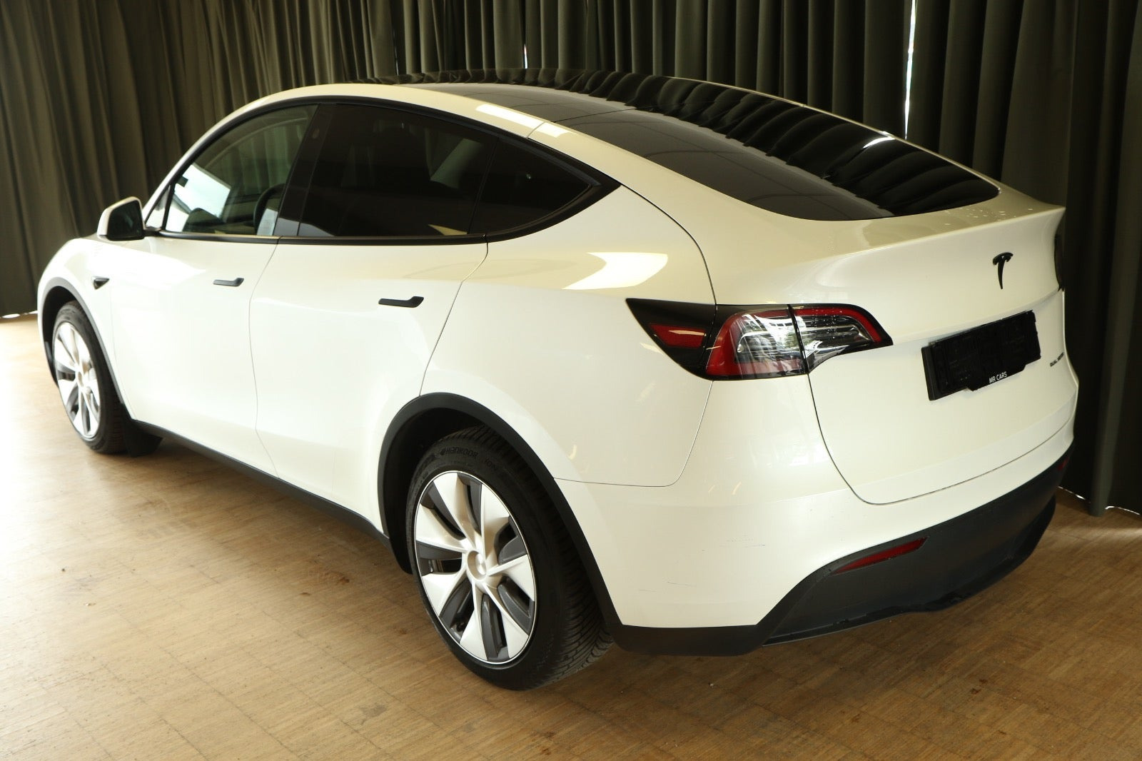 Grøn Tesla Model Y fra 2024