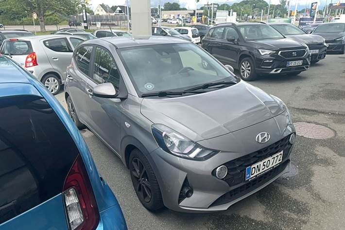 Orange Hyundai i10 fra 2022