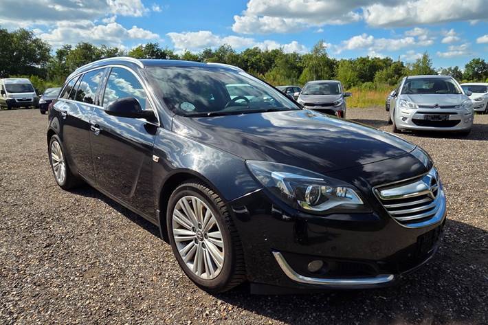 Sort Opel Insignia fra 2015