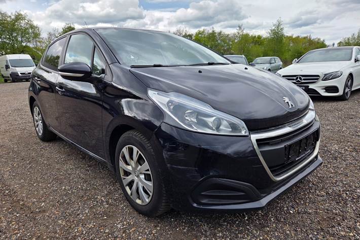 Blå Peugeot 208 fra 2019