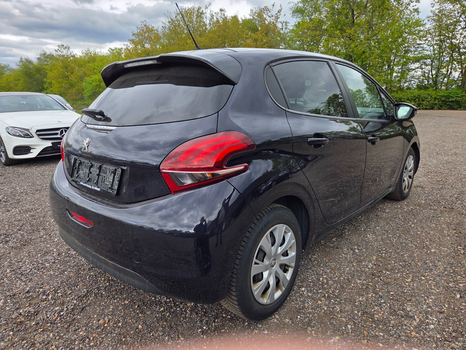 Blå Peugeot 208 fra 2019