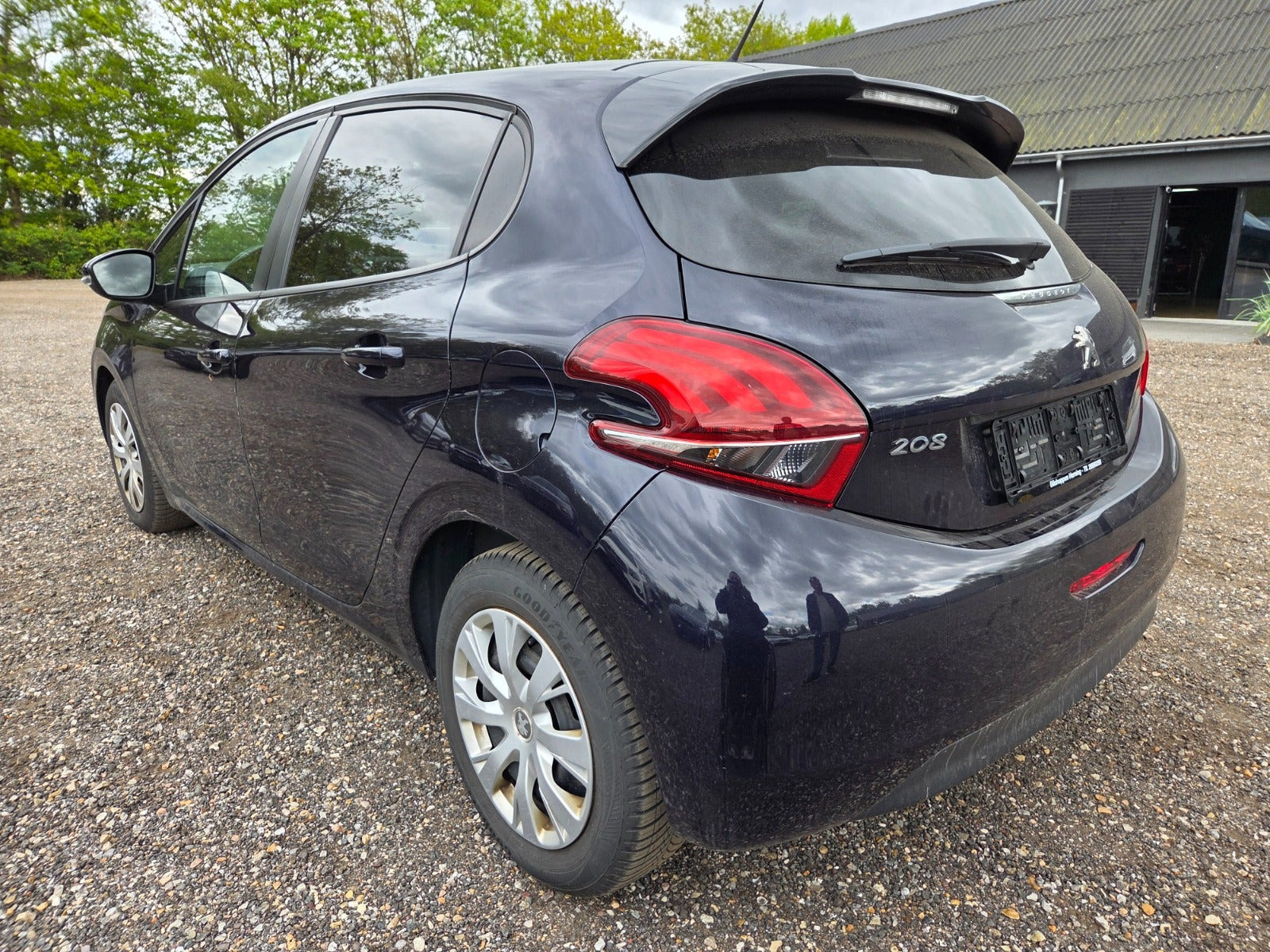 Blå Peugeot 208 fra 2019