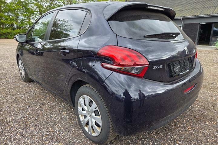 Blå Peugeot 208 fra 2019
