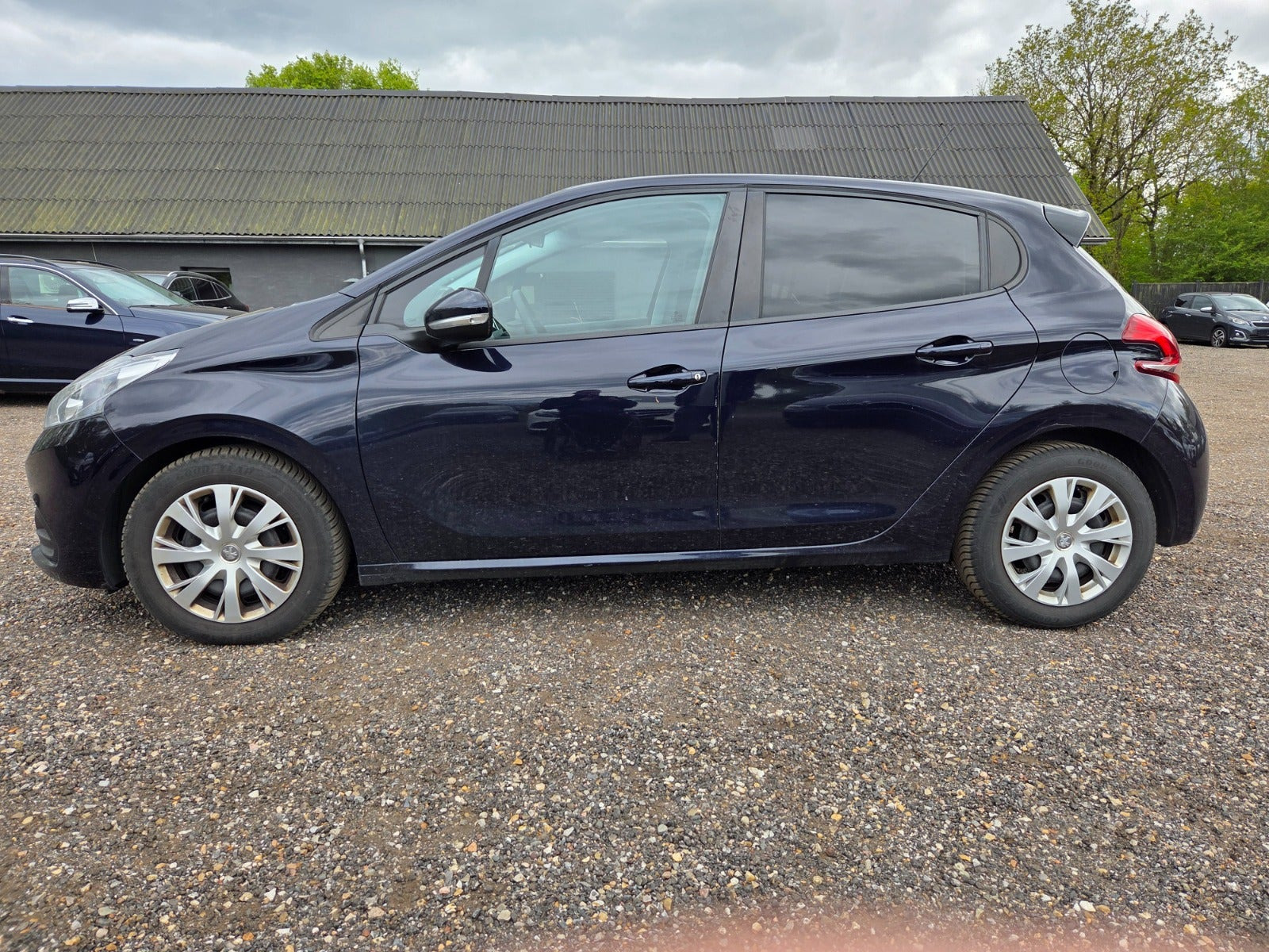 Blå Peugeot 208 fra 2019