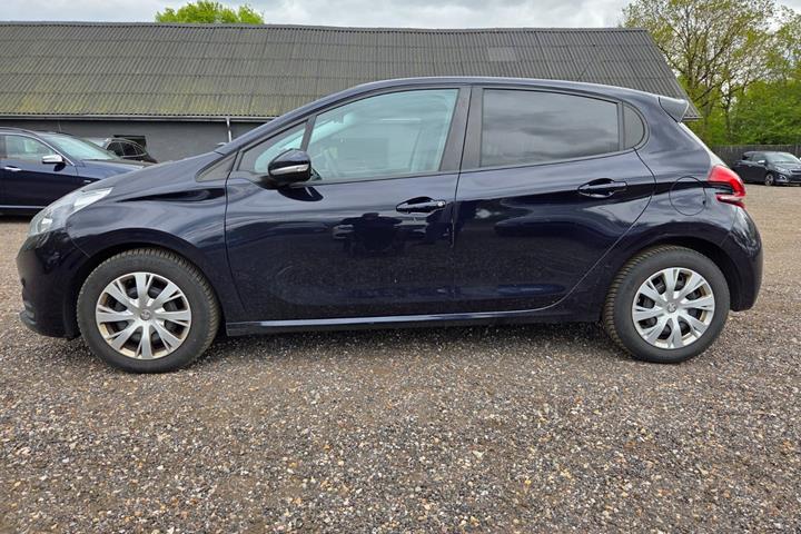Blå Peugeot 208 fra 2019