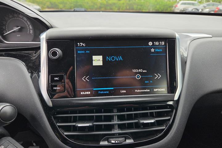 Blå Peugeot 208 fra 2019