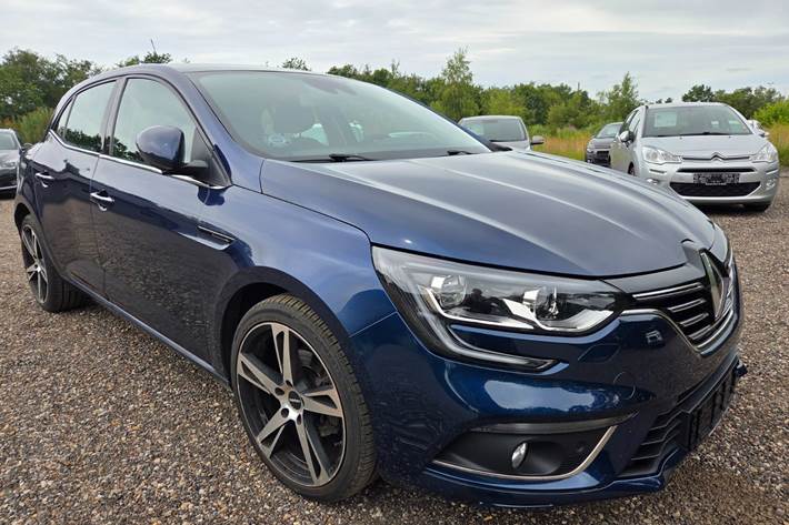Blå Renault Megane IV fra 2016