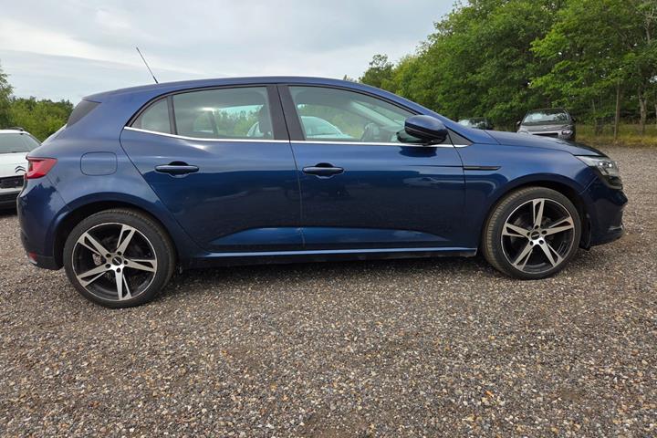 Blå Renault Megane IV fra 2016