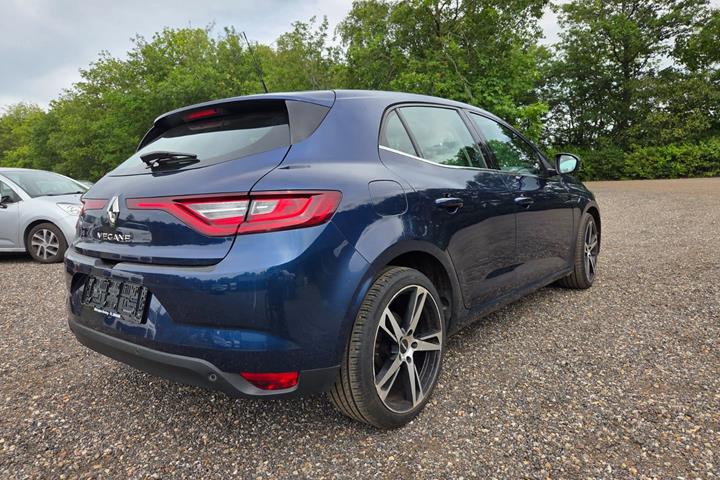 Blå Renault Megane IV fra 2016
