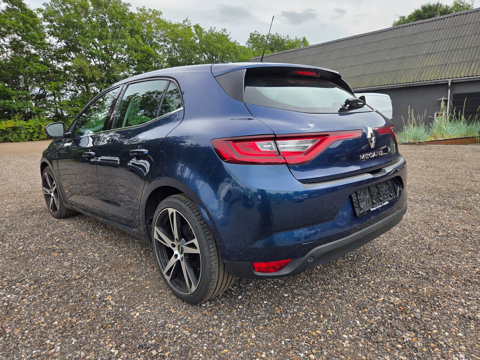 Blå Renault Megane IV fra 2016