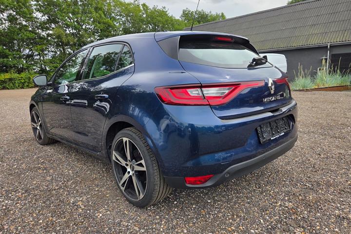 Blå Renault Megane IV fra 2016