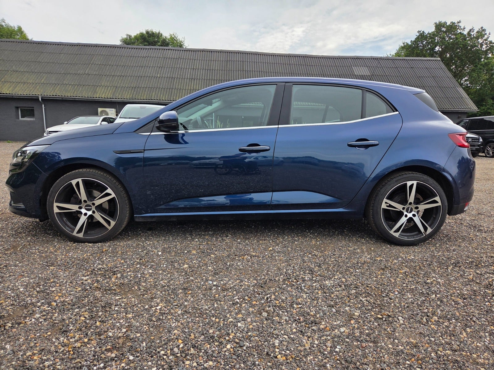 Blå Renault Megane IV fra 2016