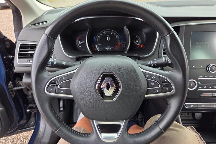 Blå Renault Megane IV fra 2016