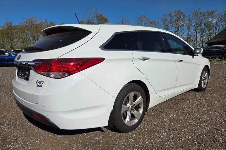 Hvid Hyundai i40 fra 2012