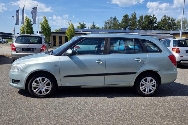 Sølv Skoda Fabia fra 2011