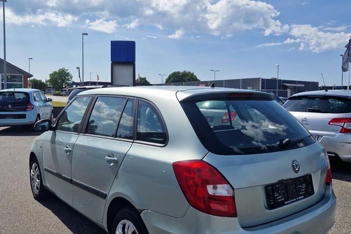 Sølv Skoda Fabia fra 2011