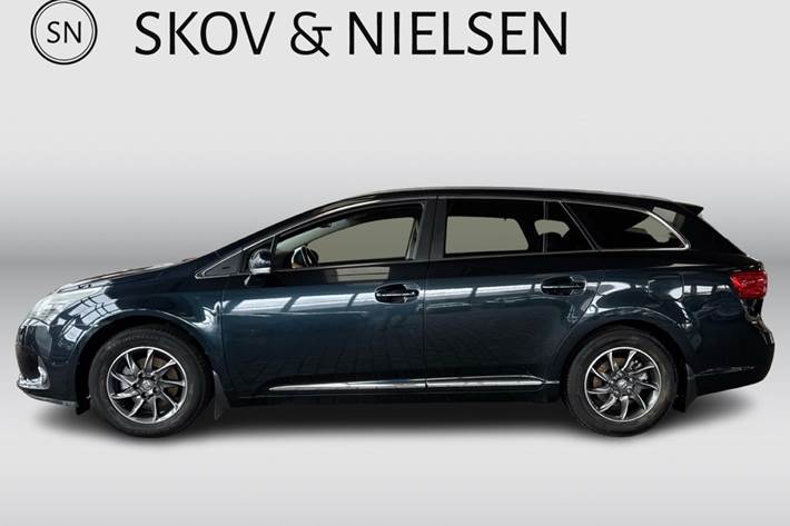 Sort Toyota Avensis fra 2012