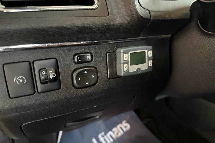 Sort Toyota Avensis fra 2012