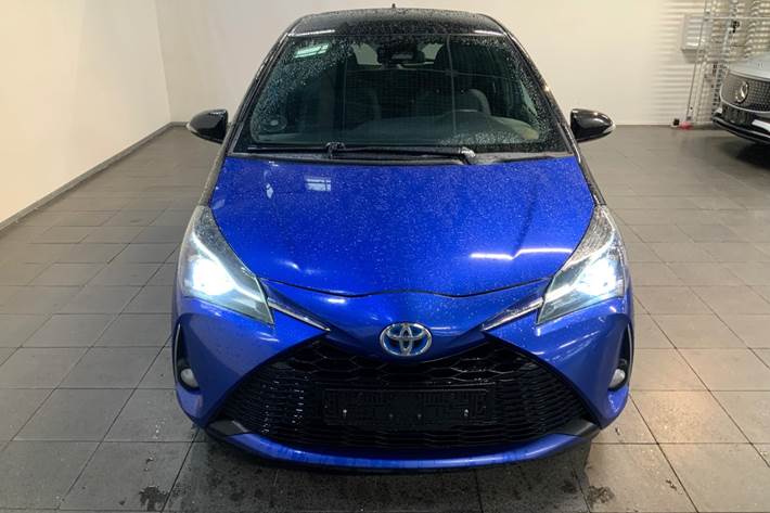Blå Toyota Yaris fra 2017