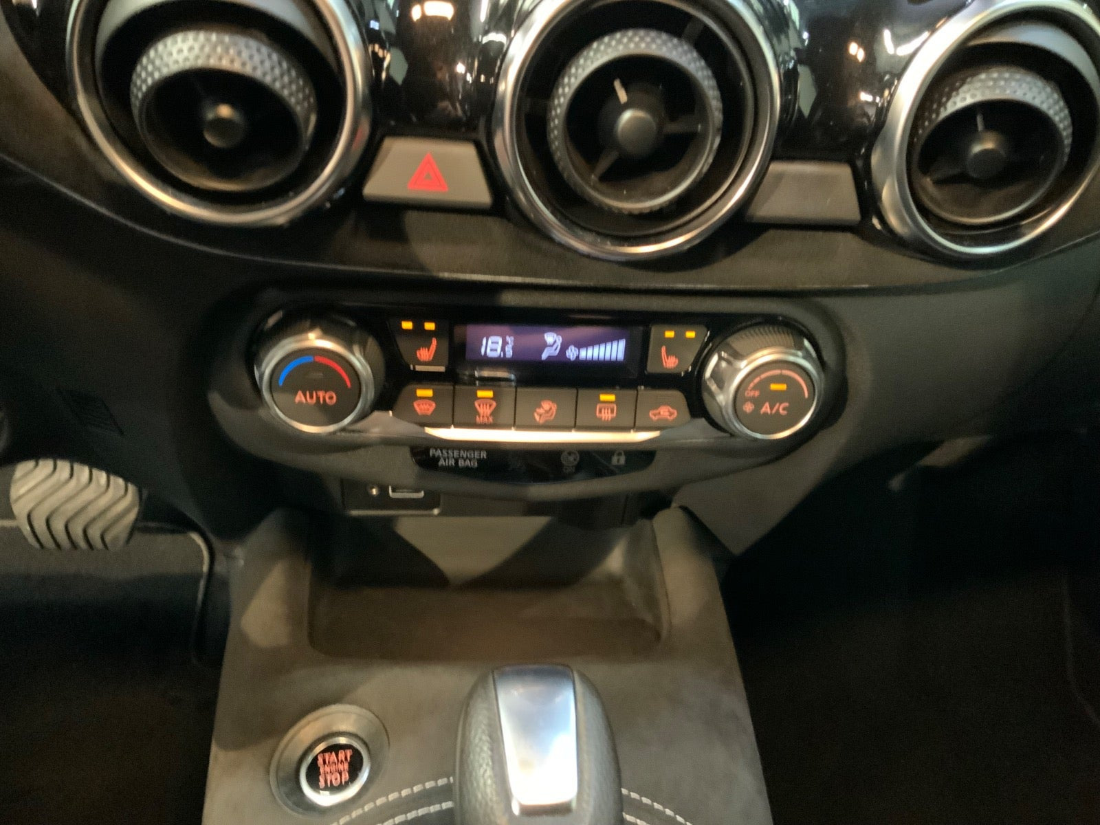Sort Nissan Juke fra 2020