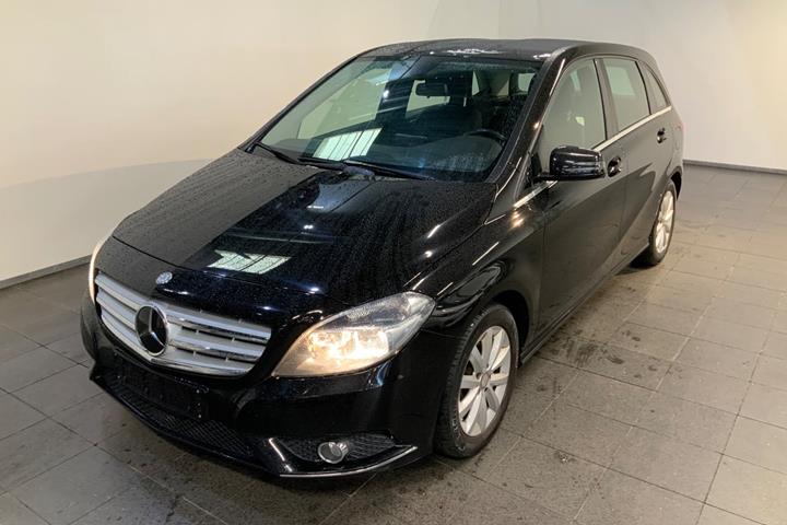 Sort Mercedes B180 fra 2013