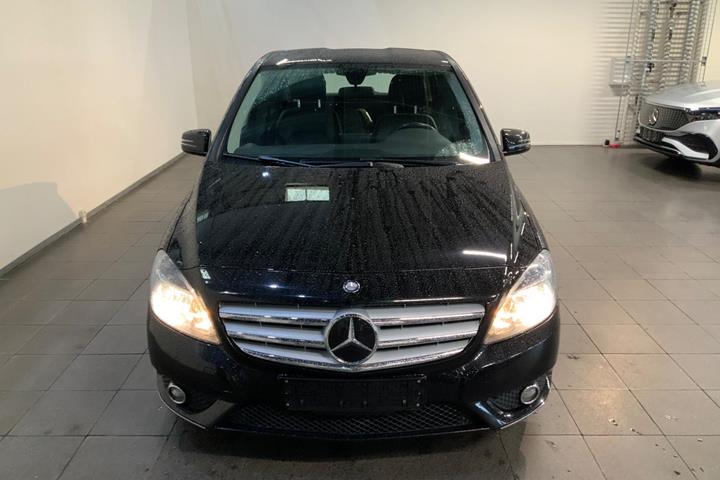 Sort Mercedes B180 fra 2013