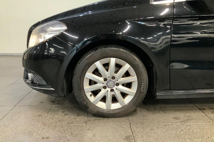 Sort Mercedes B180 fra 2013