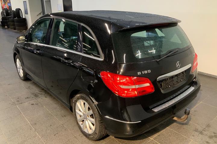 Sort Mercedes B180 fra 2013