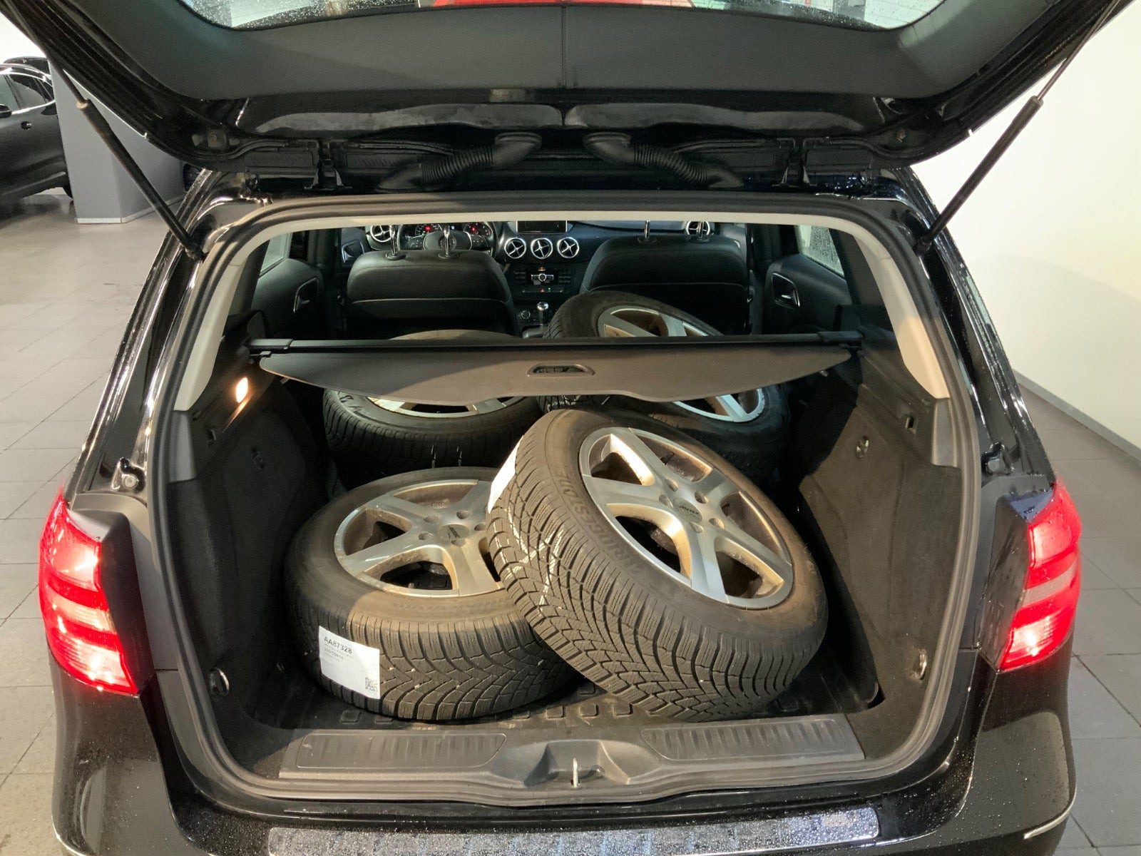 Sort Mercedes B180 fra 2013