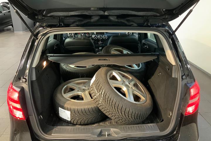 Sort Mercedes B180 fra 2013