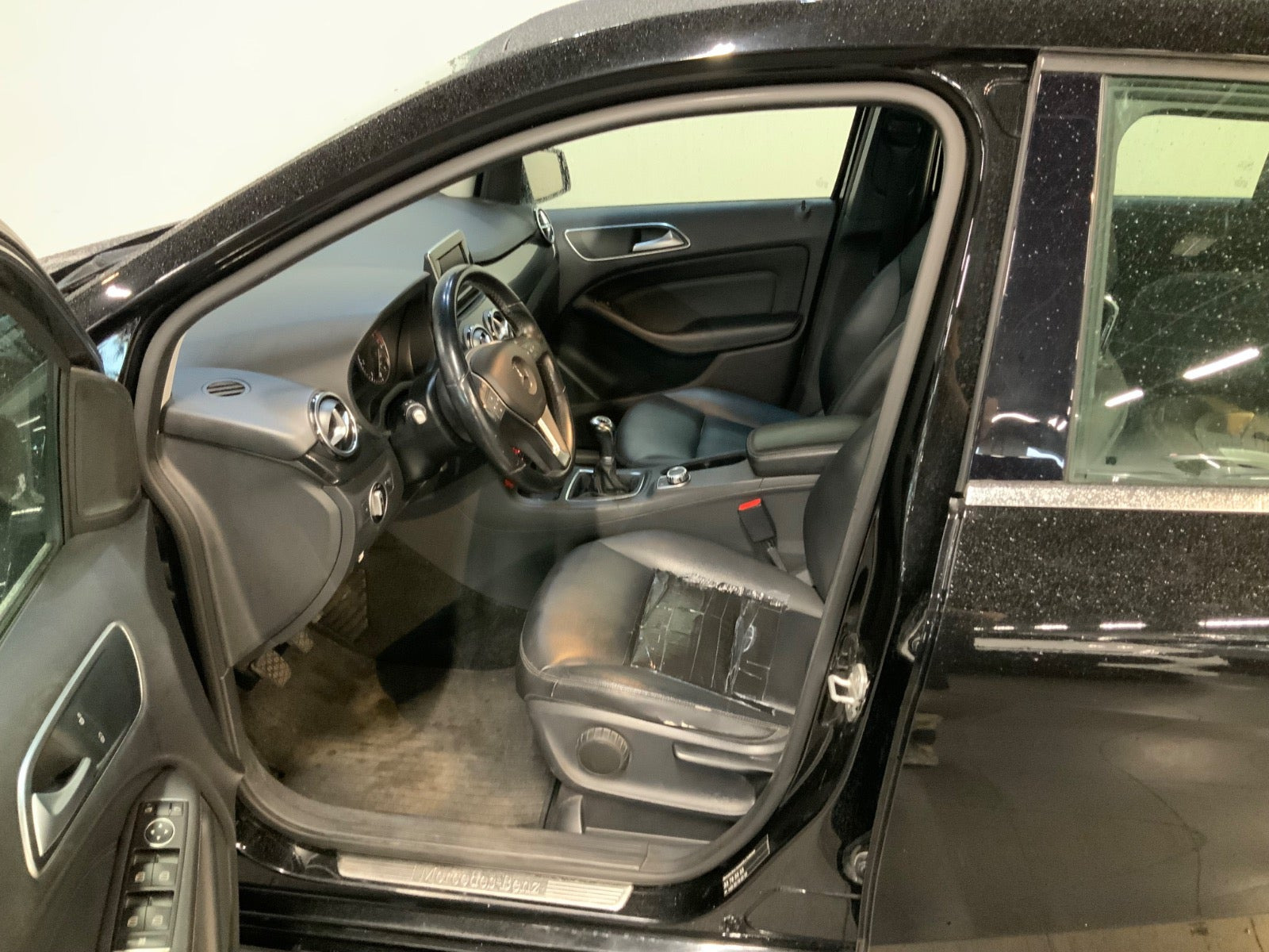 Sort Mercedes B180 fra 2013
