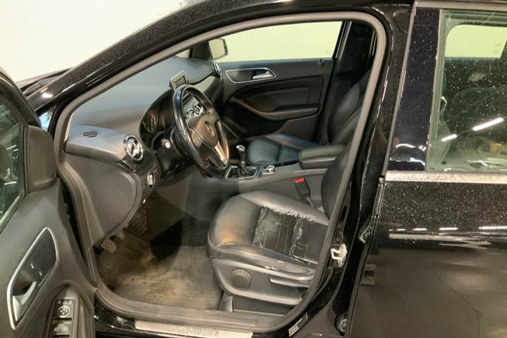 Sort Mercedes B180 fra 2013