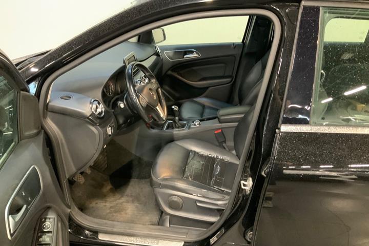 Sort Mercedes B180 fra 2013
