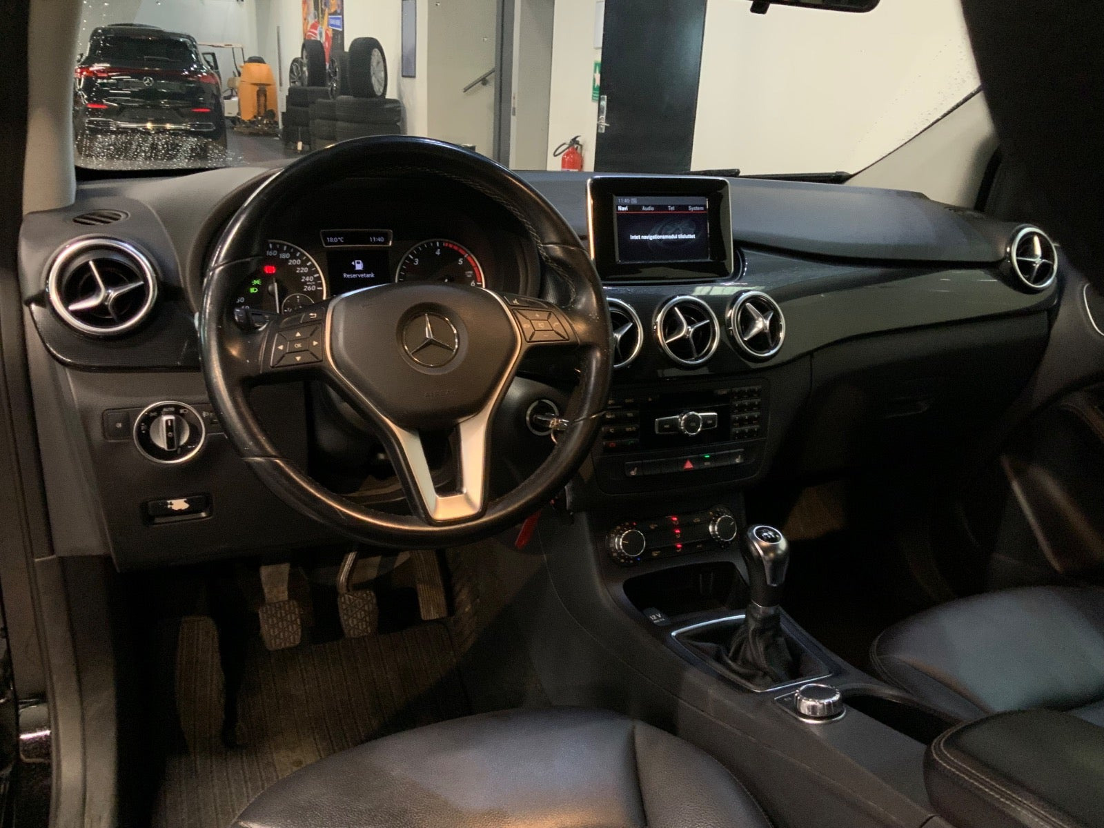 Sort Mercedes B180 fra 2013