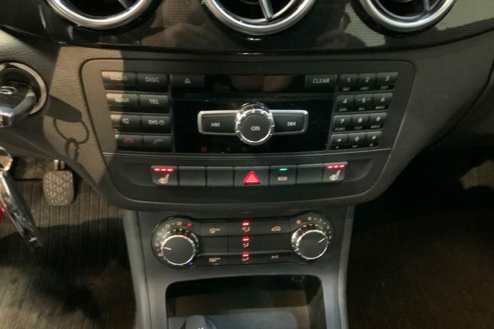 Sort Mercedes B180 fra 2013