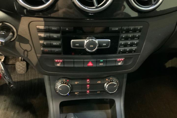 Sort Mercedes B180 fra 2013