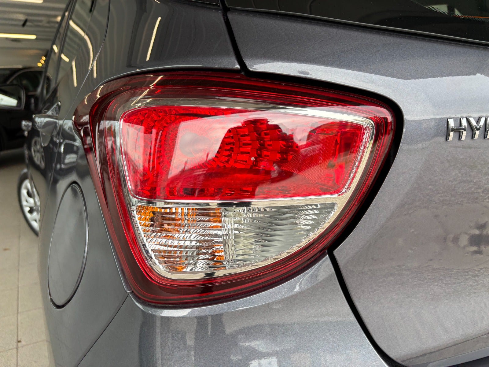 Grå Hyundai i10 fra 2020